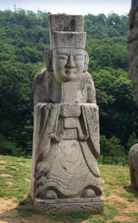 제14대 선조 목릉의 동측 문석인